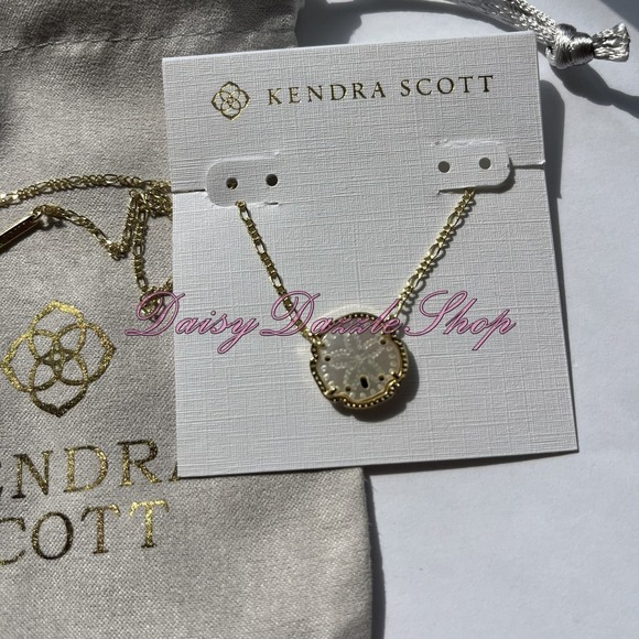 Kendra Scott Jewelry - ✨Kendra Scott Sand Dollar Gold Pendant Necklace In Natural Mother of Pearl New✨